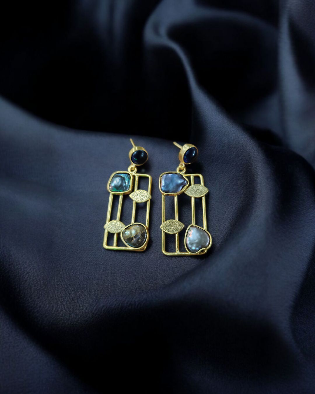 Pearl leaves earrings