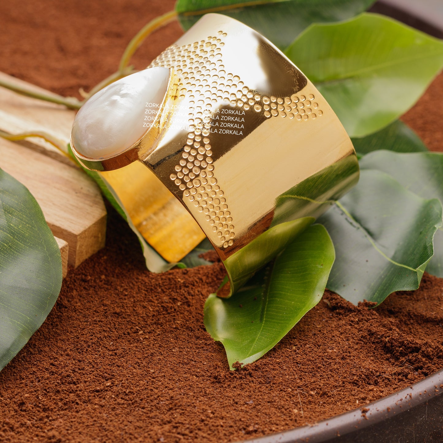Tear shell bangle