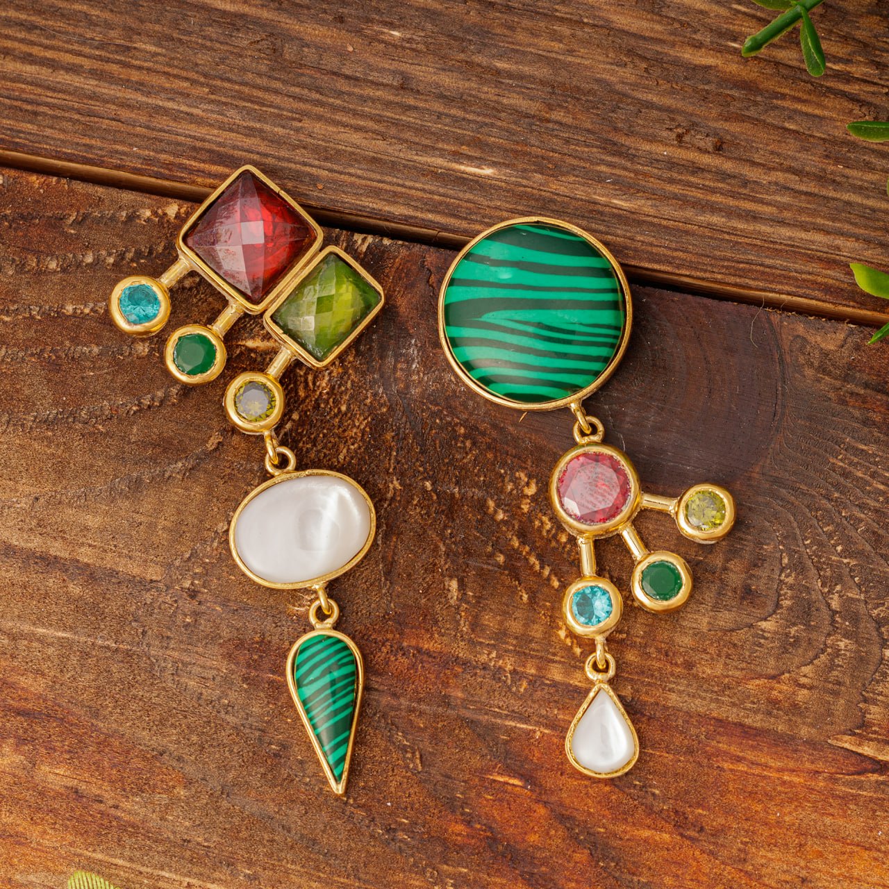 Zircon fingers earrings